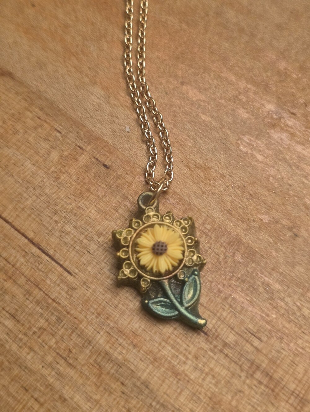 Resin Flower Charm Pendant On Gold Tone Chain Necklace